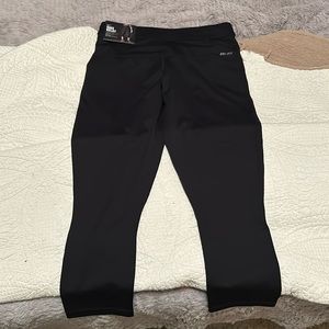 Nike women’s crop leggings